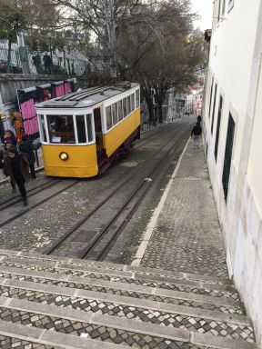 Gloria Funicular which runs from Restauradoures Square