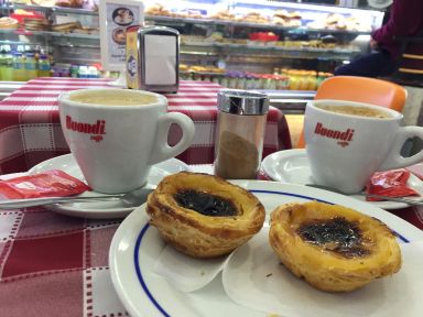 Pastels de Nata - Delicious pastries served in the coffee shops of Lisbon.