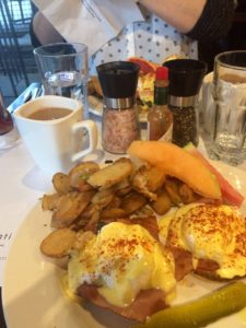 Eggs Benny